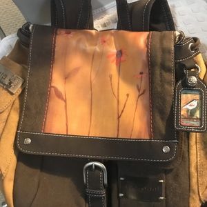 Sherpani Backpack Drawstring and Magnetic closure